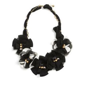 💜 Kate Spade Silk Flowers with Pearl Detail Statement Necklace